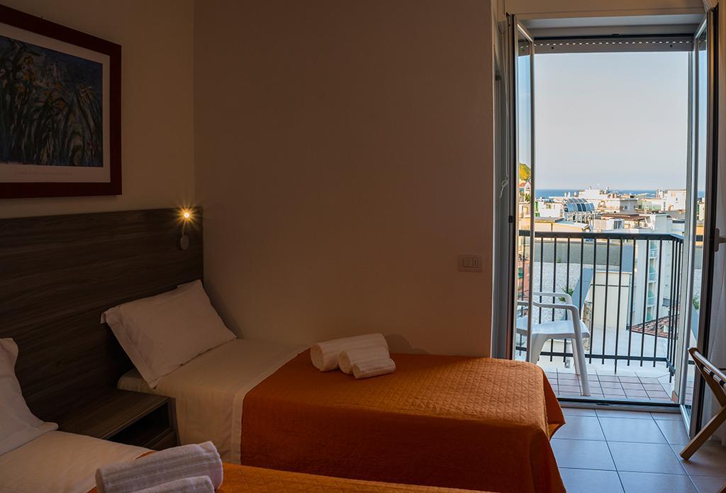 Hotel Madison Gabicce Mare Exterior photo